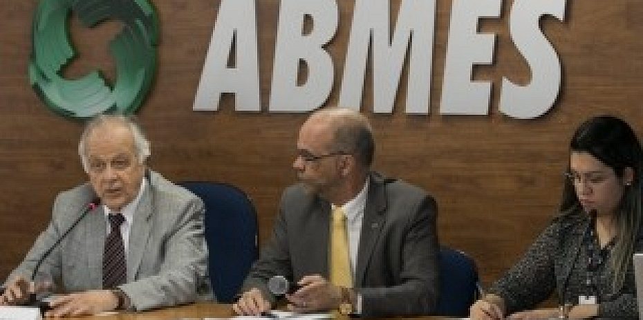 Secretário executivo do MEC afirma que em 2016 o Fies terá mais vagas 