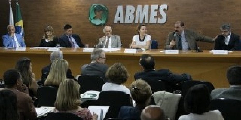 ABMES promove debate sobre Marco Regulatório da Educação a Distância