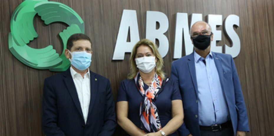 Capes anuncia dois programas de apoio e incentivo a instituições