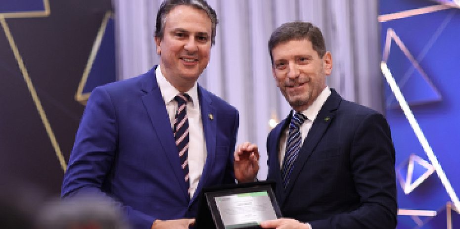 Presença política no aniversário de 41 anos da ABMES, reuniões no Congresso Nacional, Conselhão e pesquisa sobre empregabilidade foram os destaques do mês de agosto