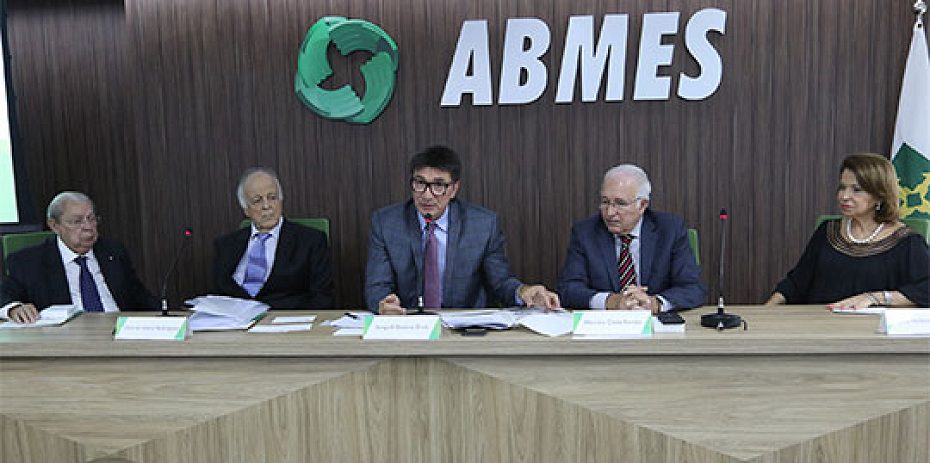 Édson Franco (ABMES), Gabriel Mario Rodrigues (ABMES), Janguiê Diniz (ABMES), Maurício Romão (Seres/MEC) e Maria Helena Guimarães (MEC) — Augusto Coelho/ABMES